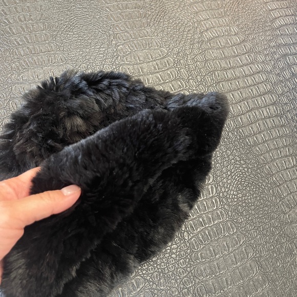 Luxurious Black Bucket REAL Fur Hat-Soft - Picture 4 of 5